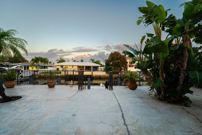 Building Photo - 1016 NE 26th Ave