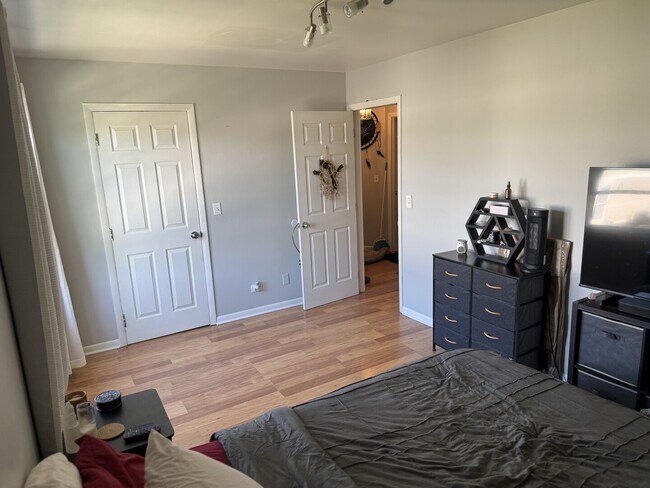 Building Photo - 362 Farmington Ln