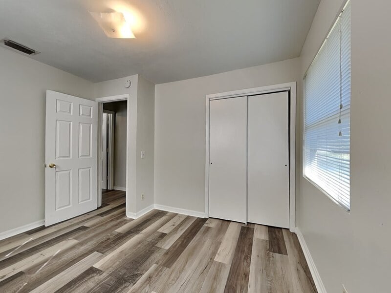 Building Photo - 1527 S Central Ave