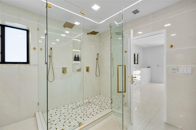 Building Photo - 1117 Adams St