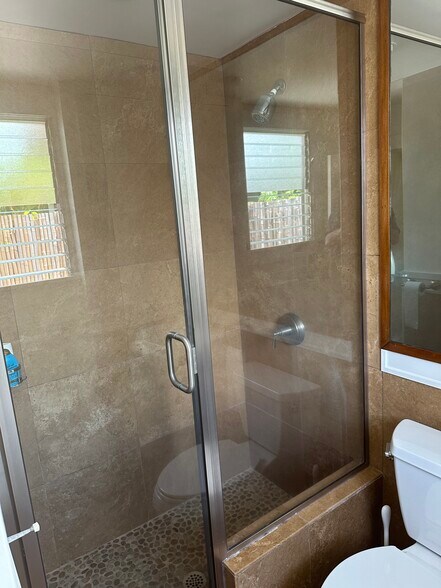 Shower - 1123 Kainui Dr