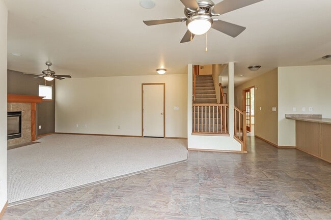 Building Photo - 6907 Desperado Dr SE