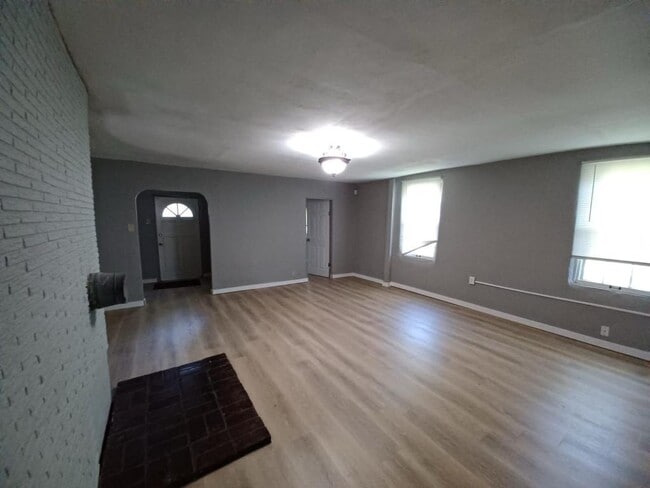 Building Photo - 10179 Bon Oak Dr