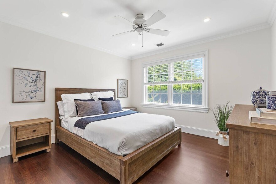 Building Photo - 50 Narrow Ln