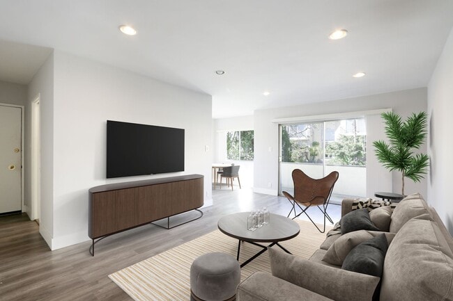 Interior Photo - Primetime Brentwood