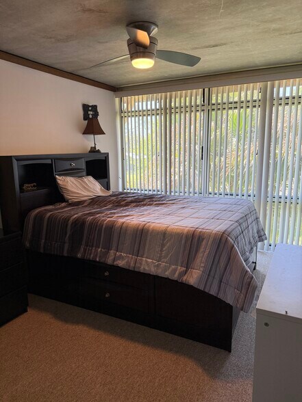 Building Photo - 160 N Lakeview Dr