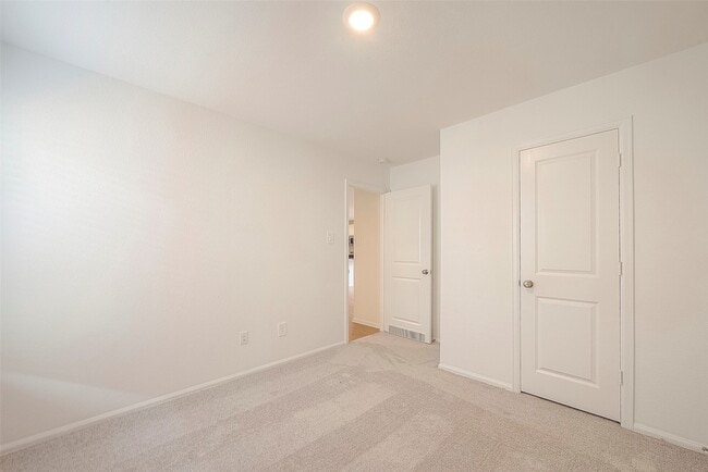 Building Photo - 1491 Las Cuevas Dr