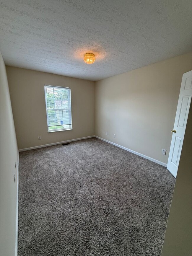 Building Photo - Lovely 4 Bedroom 2.5 Bath Home in convenient West Knox location