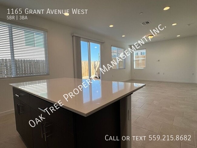 Building Photo - 1165 Grant Ave W