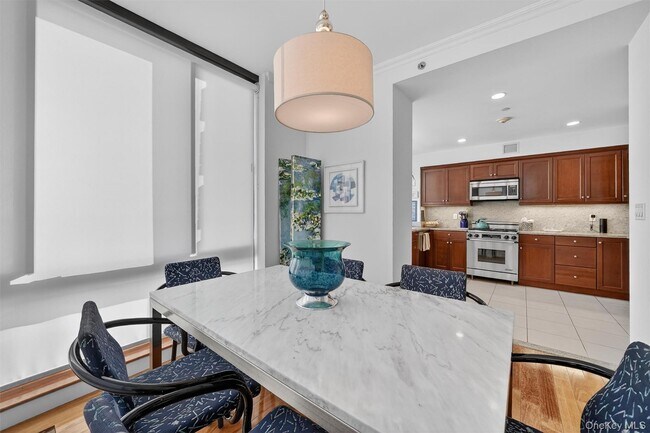 Building Photo - 10 City Pl