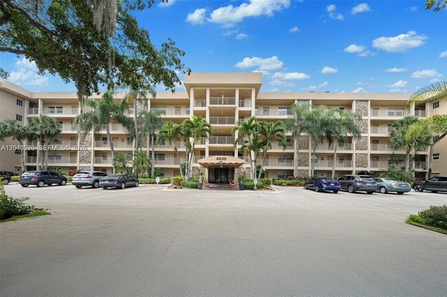Building Photo - 4030 W Palm Aire Dr