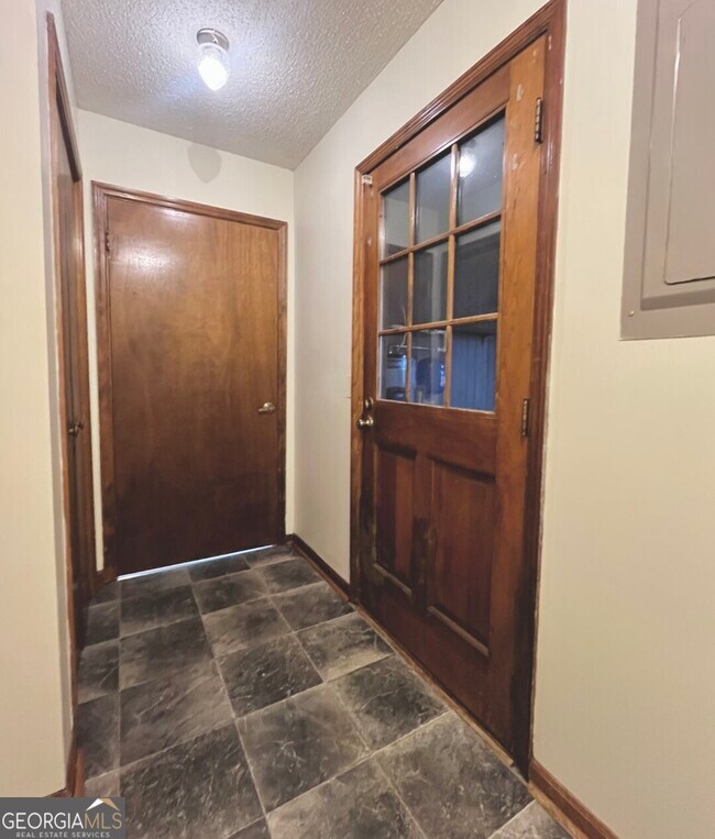 Building Photo - 204 Tanglewood Dr
