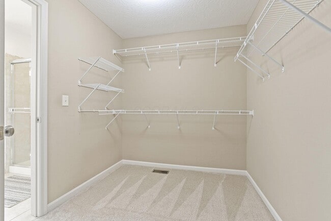 Building Photo - 6185 Dietz Dr