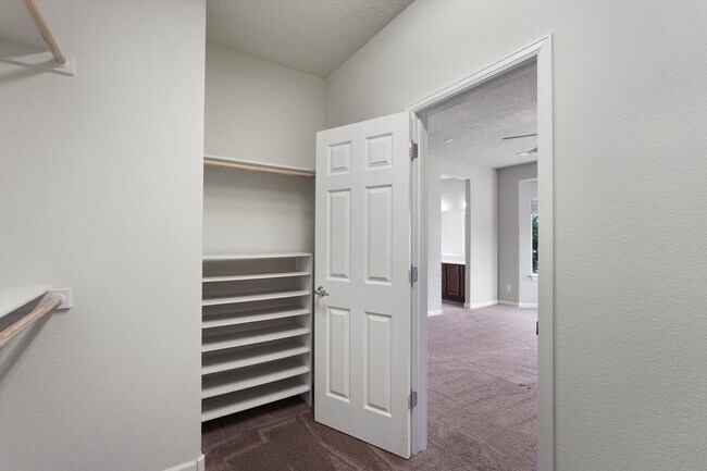 Building Photo - 224 Valle Alto Dr NE