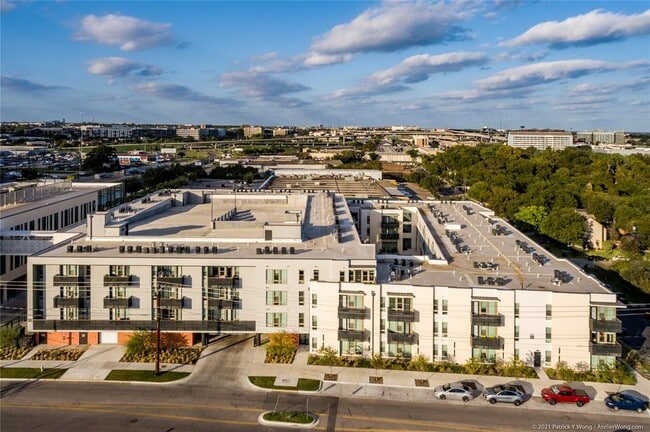 Building Photo - 5310 Helen St