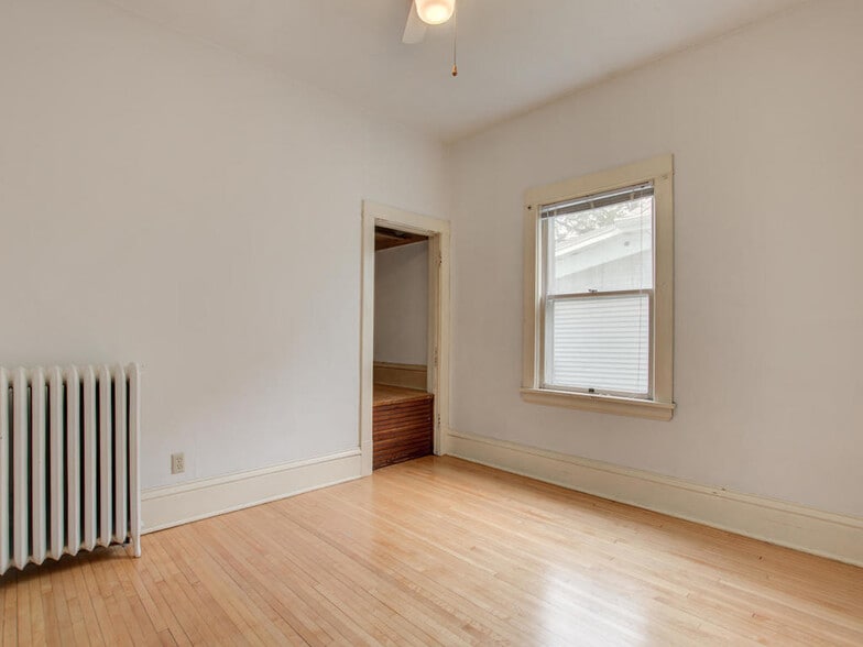 Building Photo - 1475 Charles Ave