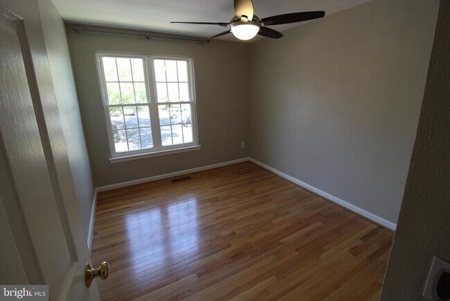 Building Photo - 6055 Meyers Landing Ct