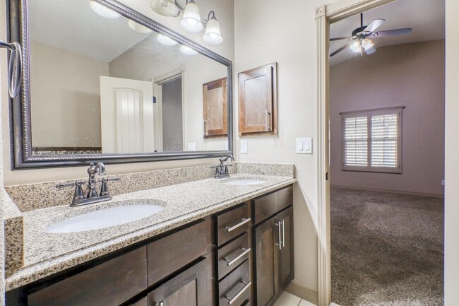 Building Photo - Beautiful 3 bed-2 baths home in 79911