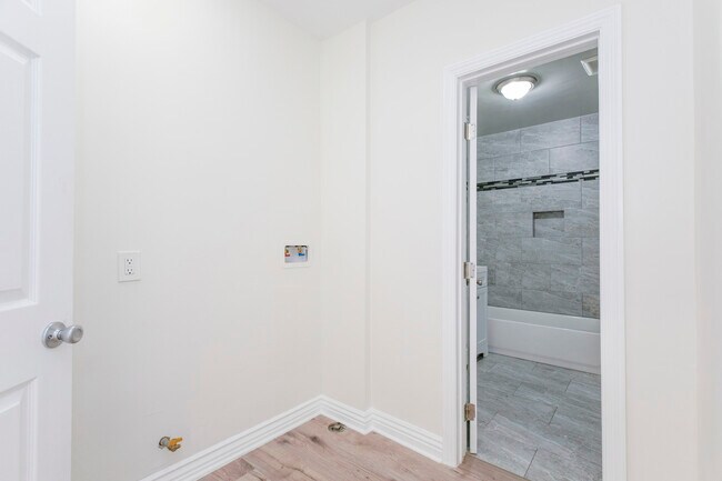 Building Photo - 10955 Burnet Ave