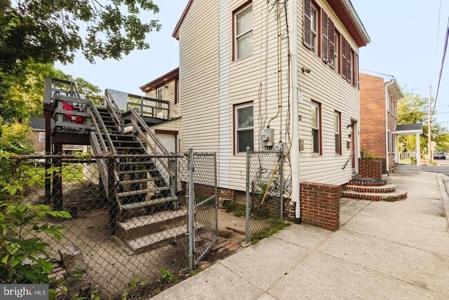 Building Photo - 56 Olive St