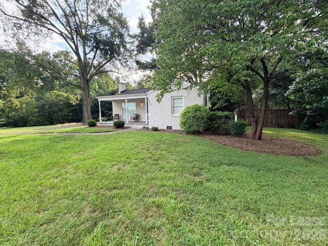 Building Photo - 1411 Richland Dr