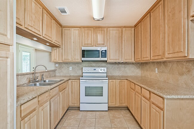 Building Photo - 1113 N Heron Dr