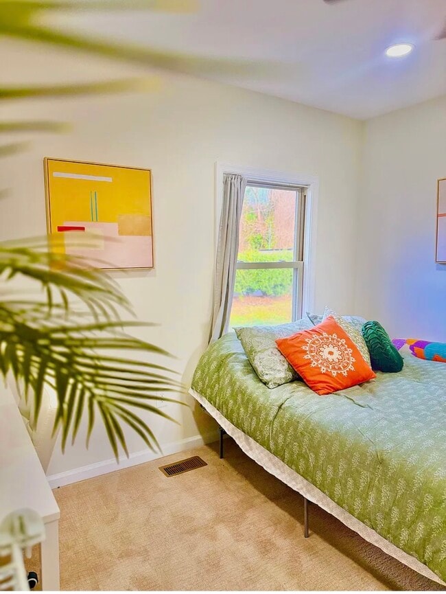 Building Photo - 2705 S Battlefield Blvd