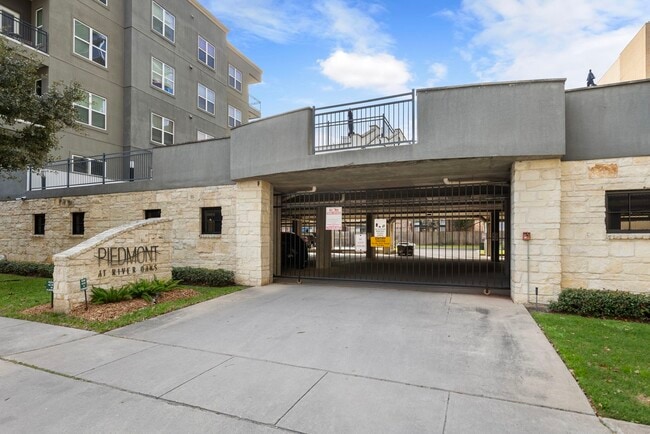 Building Photo - 1010 Rosine St