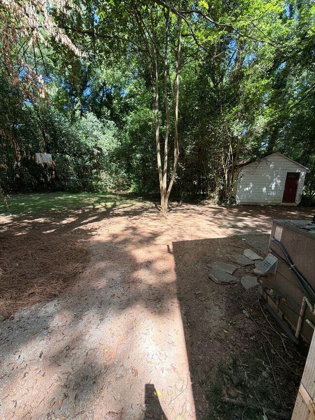 Building Photo - T.R. Lawing Realty Property