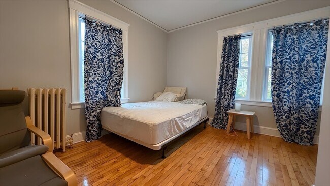 Building Photo - 27 Noble St