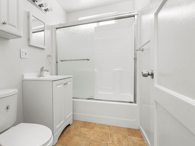 Building Photo - Duplex Living