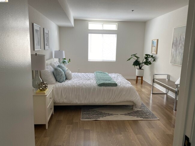 Building Photo - 535 Pierce St