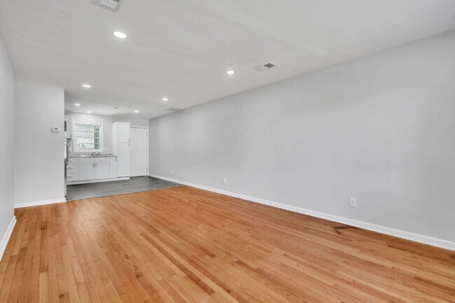 Building Photo - 2BR/1BA Townhome with Granite Countertops & Carport $1400/mo rent