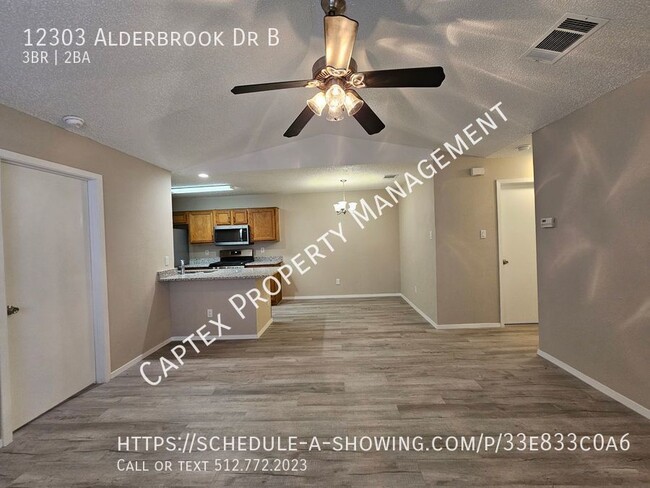 Building Photo - Newly Redone 3 bed 2 bath Duplex with 1 ca...