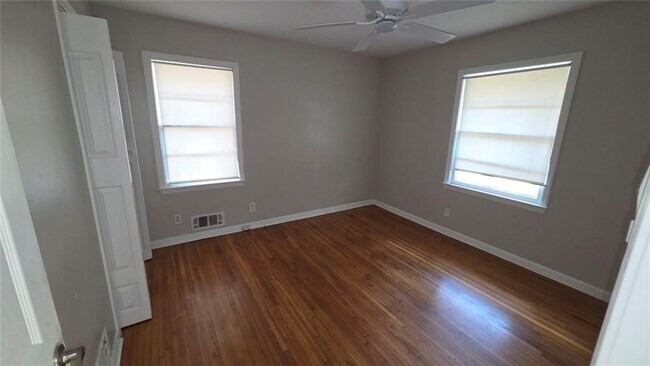 Building Photo - 136 Hillsdale Dr SE