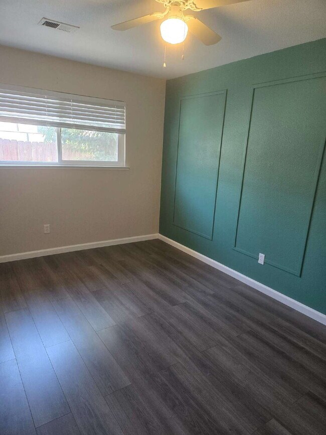Building Photo - Fully Renovated Four Bedroom Home, Highly ...