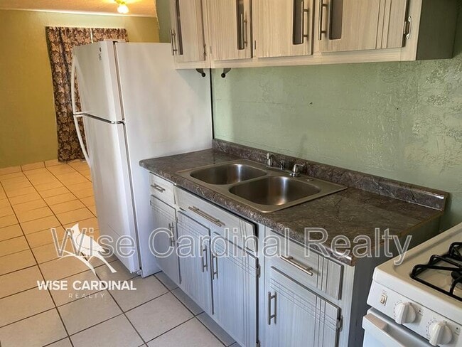 Building Photo - 1017 N Main Ave