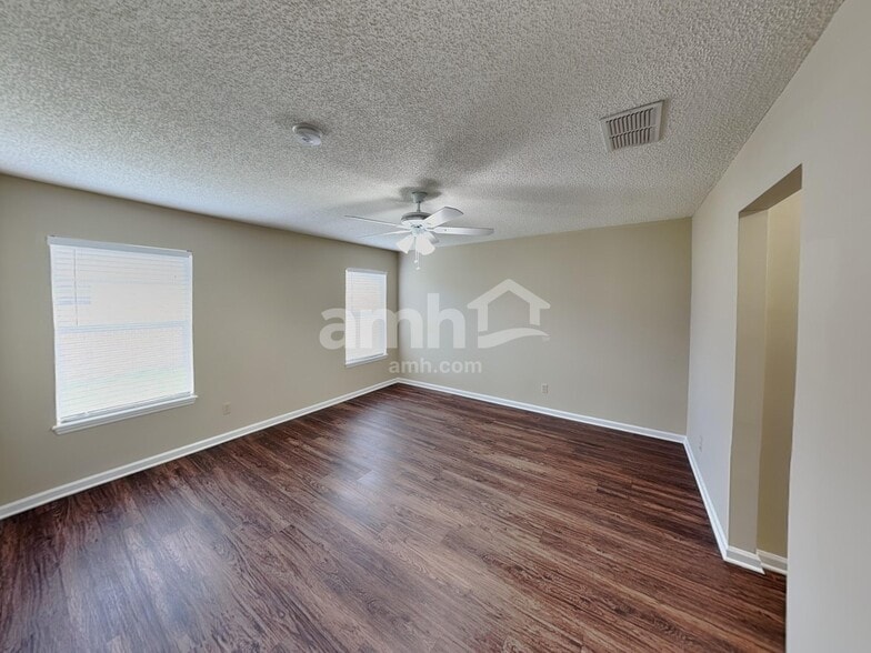 Building Photo - 11062 Gullwing Ct
