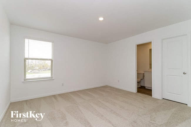 Building Photo - 10113 Elkhorn Dr