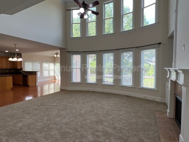 Building Photo - 5520 Viewpoint Ct
