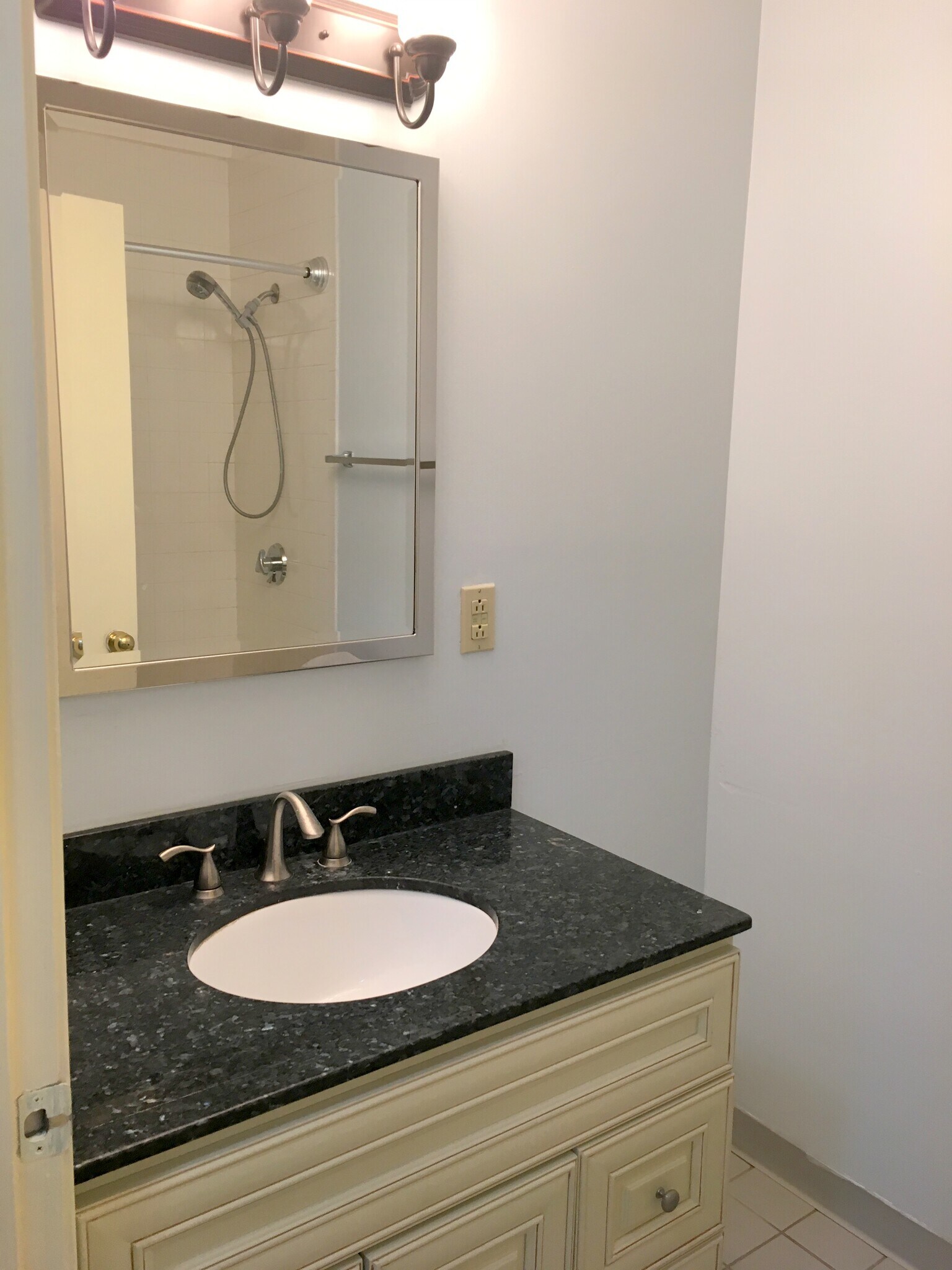 Building Photo - 620 Boston Ave