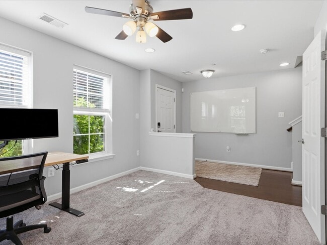 Building Photo - 3 Bed/2.5 Bath End-of-Row Beltsville Townhome