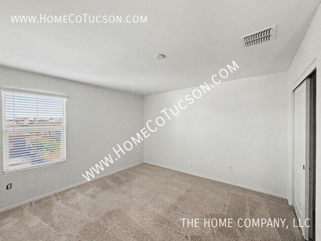 Building Photo - 7108 S Via Gaucho Viejo