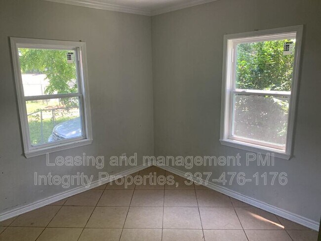 Building Photo - 308 Huval St