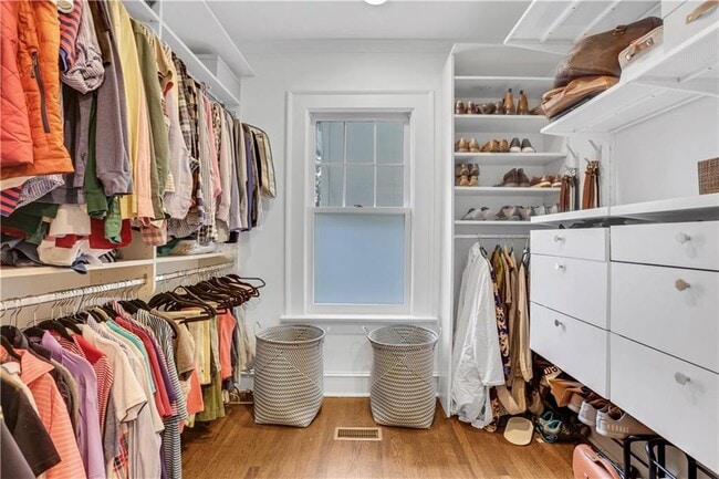 Building Photo - 355 8th St NE