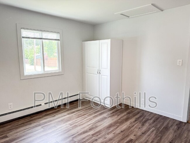 Building Photo - 825 E Dartmouth Ave