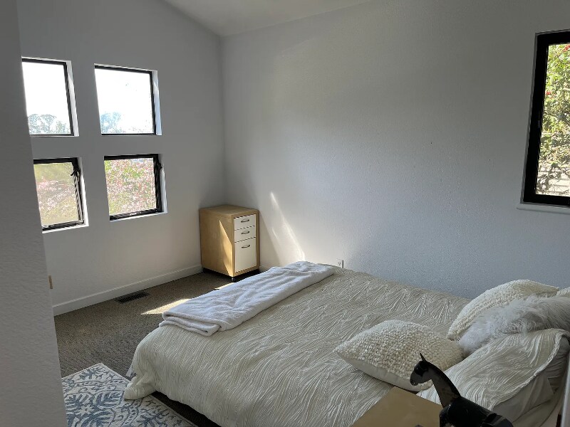 Building Photo - 1411 Queens Rd