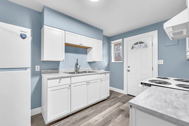 Building Photo - !!!!Fully Renovated 3 Bedroom Home in a Convenient Clarksville Location!!!!