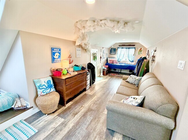 Building Photo - 1051 Honeysuckle