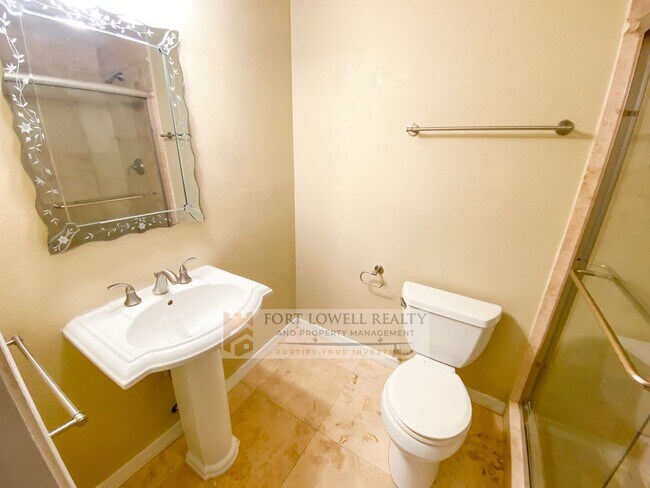 Building Photo - Super Charming 2 Bedroom 2 Bathroom Townhouse